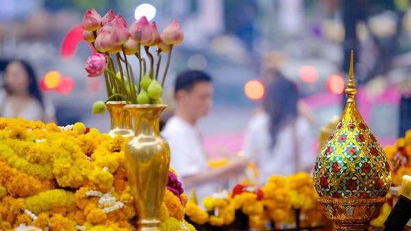 can-canh-ngoi-den-erawan-gan-noi-bi-danh-bom-o-bangkok-ivivu-3