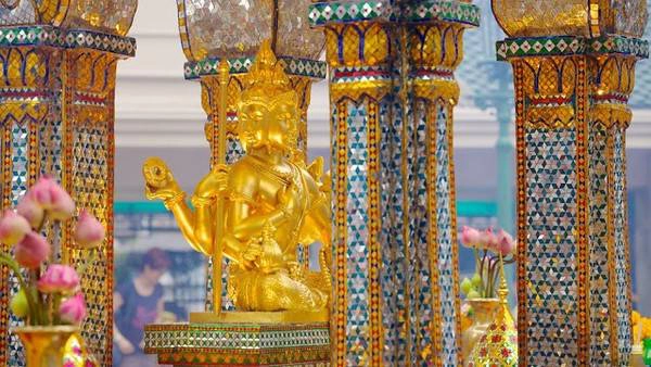 can-canh-ngoi-den-erawan-gan-noi-bi-danh-bom-o-bangkok-ivivu-5