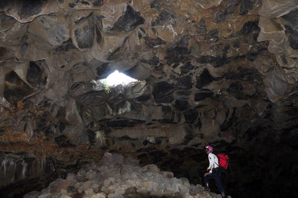 "Hố ga" trong hang C6 - Ảnh: Trần Thế Dũng dungnham-ivivu-3