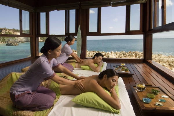 Bạn có thể tận hưởng các liệu pháp mát-xa tại Thermes Marins Thalasso Spa hay tham gia các hoạt động chơi golf tại sân 18 lỗ. Bạn có thể tận hưởng các liệu pháp mát-xa tại Thermes Marins Thalasso Spa hay tham gia các hoạt động chơi golf tại sân 18 lỗ.