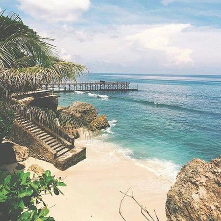 Ayana Resort & Spa tự hào có bãi biển riêng, cách chưa đầy 200 bước chân là bạn có thể chạm đến biển xanh trong vắt. Ayana Resort & Spa tự hào có bãi biển riêng, cách chưa đầy 200 bước chân là bạn có thể chạm đến biển xanh trong vắt.