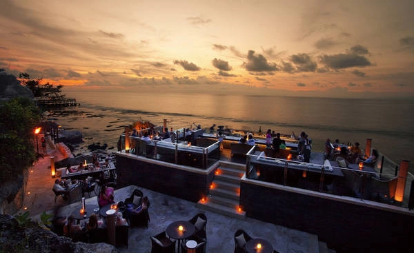 Vẻ đẹp khó cưỡng của Rock Bar về đêm Vẻ đẹp khó cưỡng của Rock Bar về đêm