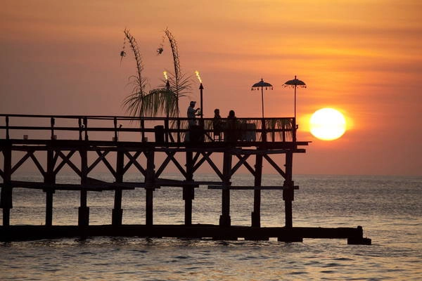 Ayana Resort & Spa cung cấp cho bạn 5 hồ bơi, 12 lựa chọn ăn uống và dịch vụ đưa đón miễn phí tới Vịnh Kuta cùng với cảnh quan tuyệt đẹp và dịch vụ truyền thống độc đáo. Ayana Resort & Spa cung cấp cho bạn 5 hồ bơi, 12 lựa chọn ăn uống và dịch vụ đưa đón miễn phí tới Vịnh Kuta cùng với cảnh quan tuyệt đẹp và dịch vụ truyền thống độc đáo.