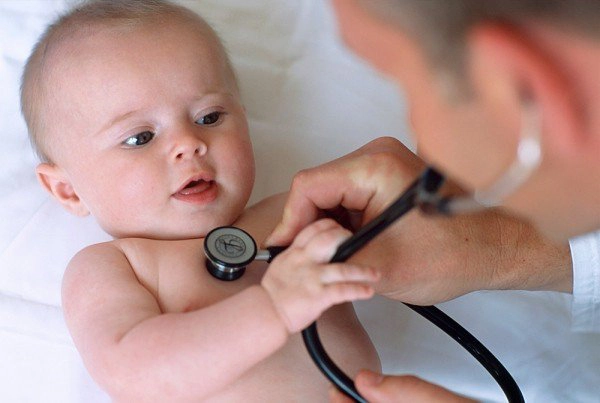 Trẻ bị viêm tiểu phế quản bội nhiễm
