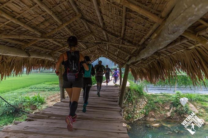 Để chinh phục chặng 70 km, các vận động viên phải vượt qua chặng đường dài với các con dốc khó nhằn mang tên “The Beast” (Quái vật) và “The Killer” (Kẻ hủy diệt). Giải nhất của cự ly này ở hạng mục nam là Nguyễn Minh Tuấn, đến từ Câu lạc bộ Danang Runners với thành tích 9 giờ 23 phút 11 giây. Để chinh phục chặng 70 km, các vận động viên phải vượt qua chặng đường dài với các con dốc khó nhằn mang tên “The Beast” (Quái vật) và “The Killer” (Kẻ hủy diệt). Giải nhất của cự ly này ở hạng mục nam là Nguyễn Minh Tuấn, đến từ Câu lạc bộ Danang Runners với thành tích 9 giờ 23 phút 11 giây.