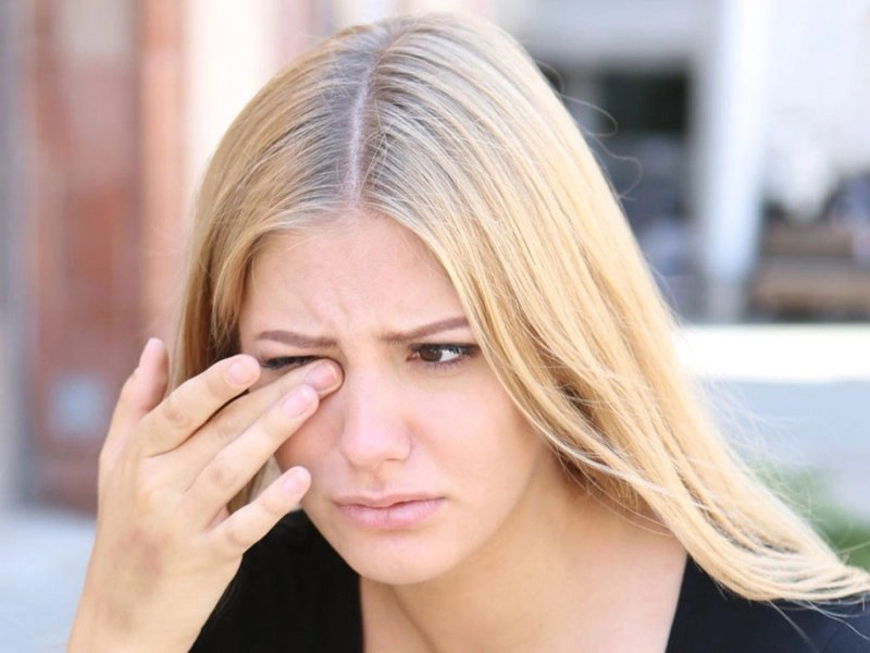Mắt mờ đột ngột