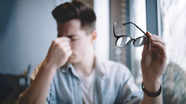 mờ mắt đột ngột