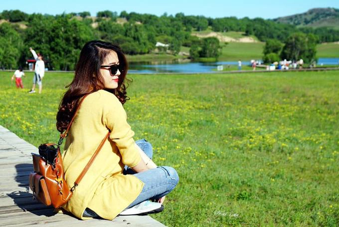 Khu tự trị Nội Mông trong trí tưởng tượng của tôi, là thảo nguyên xanh tươi với dê, cừu chạy đầy đồng mà Quách Tĩnh (nhân vật trong truyện Anh hùng xạ điêu của Kim Dung) vẫn đem ra để dụ dỗ Hoàng Dung đến để ăn thịt, uống rượu sữa dê. Ảnh: Uyên Khanh.