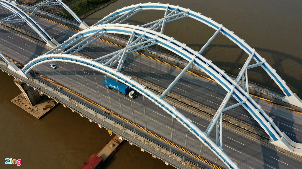 Nằm ở vị trí đắc địa kết nối trung tâm quận Hoàn Kiếm với quận Long Biên và các vùng lân cận, từ năm 1985 đến nay, cầu Chương Dương đóng vai trò quan trọng đối với giao thông, phát triển kinh tế thủ đô.