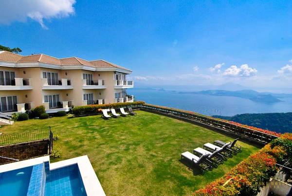 Bạn hoàn toàn có thể ngắm nhìn những cảnh sắc thiên nhiên từ tầm nhìn của khách sạn, ngoài ra Tagaytay còn đầu tư các loại cáp treo hiện đại giúp du khách thuận tiện hơn trong việc tham quan những cảnh quan của cao nguyên. Ảnh: pinterest.com Bạn hoàn toàn có thể ngắm nhìn những cảnh sắc thiên nhiên từ tầm nhìn của khách sạn, ngoài ra Tagaytay còn đầu tư các loại cáp treo hiện đại giúp du khách thuận tiện hơn trong việc tham quan những cảnh quan của cao nguyên. Ảnh: pinterest.com
