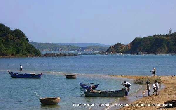 Con đường dưới biển ở Nhất Tự Sơn. Ảnh: Huỳnh Phúc Hưng Con đường dưới biển ở Nhất Tự Sơn. Ảnh: Huỳnh Phúc Hưng