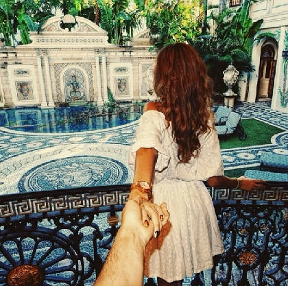 “Follow me to” Versace Mansion Miami, Mỹ, Instagram của Osmann vào ngày 5/12/2013.