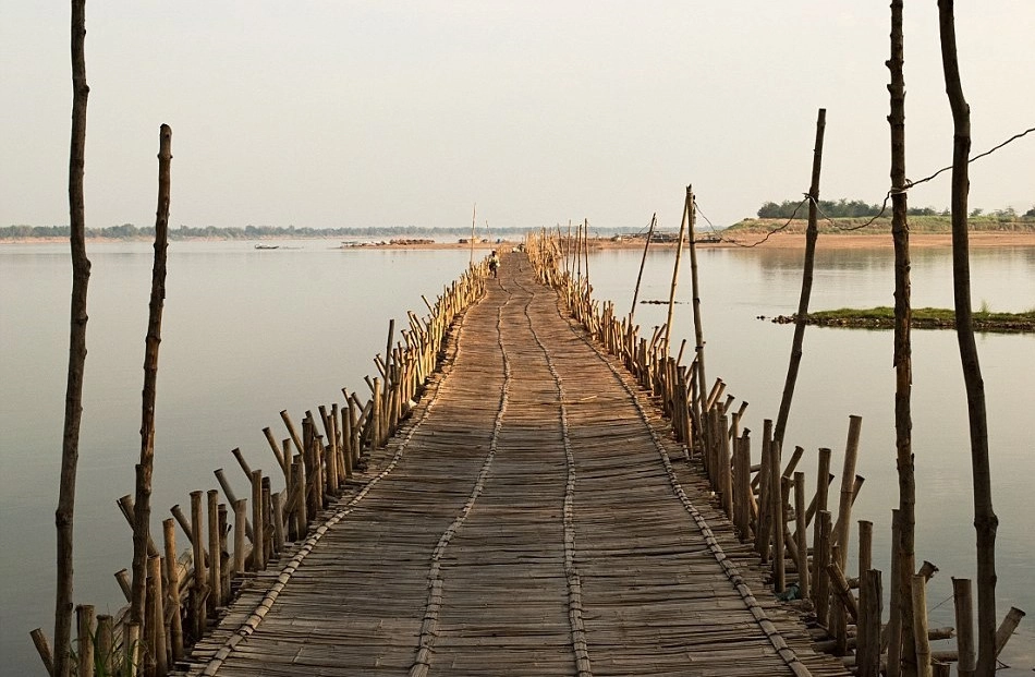 Lý do người dân phải dỡ cây cầu vào mùa mưa là bởi dòng chảy của sông Mekong rất lớn. Cây cầu khó chịu được lực, dễ dẫn đến bị sập.