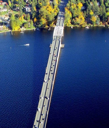 Du khách đến với bang Seattle nước Mỹ không nên bỏ lỡ cơ hội ghé thăm những câu cầu đặc biệt này trên hồ Washington. Ảnh: Flickr. Du khách đến với bang Seattle nước Mỹ không nên bỏ lỡ cơ hội ghé thăm những câu cầu đặc biệt này trên hồ Washington. Ảnh: Flickr.