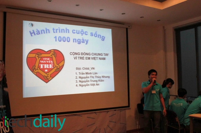 Các nhóm trình bày ý tưởng trong Thử thách đầu tiên – Ảnh: Techdaily.vn