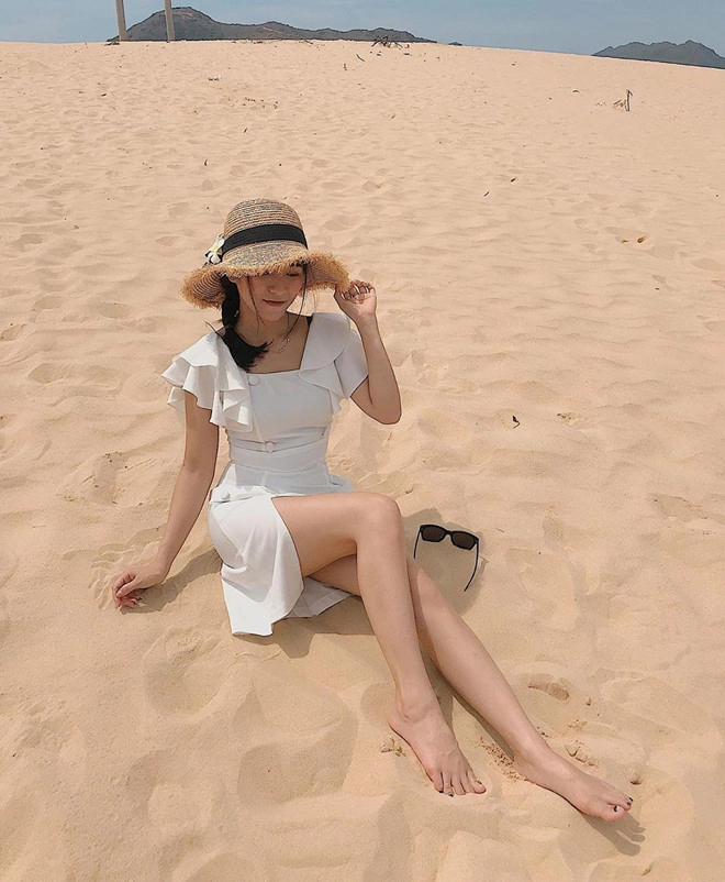Đồi cát Phương Mai (Bình Định): Nhắc đến Quy Nhơn (Bình Định), hầu hết ai cũng nghĩ tới Eo Gió, đảo Kỳ Co, Cù Lao Xanh... mà quên đồi cát Phương Mai, điểm check-in đẹp mộng mơ cạnh bãi biển Nhơn Lý. Nơi đây được xem là một trong những đồi cát đẹp nhất miền Trung. Nếu có dịp ghé Phương Mai, bạn đừng bỏ qua thời điểm bình minh hay hoàng hôn, khoảnh khắc đẹp nhất trong ngày tại tiểu sa mạc. Ảnh: Hhuong_giangg, My_le_1196. Đồi cát Phương Mai (Bình Định): Nhắc đến Quy Nhơn (Bình Định), hầu hết ai cũng nghĩ tới Eo Gió, đảo Kỳ Co, Cù Lao Xanh... mà quên đồi cát Phương Mai, điểm check-in đẹp mộng mơ cạnh bãi biển Nhơn Lý. Nơi đây được xem là một trong những đồi cát đẹp nhất miền Trung. Nếu có dịp ghé Phương Mai, bạn đừng bỏ qua thời điểm bình minh hay hoàng hôn, khoảnh khắc đẹp nhất trong ngày tại tiểu sa mạc. Ảnh: Hhuong_giangg, My_le_1196.
