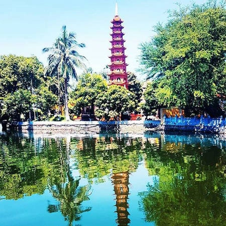 Với tiết trời đẹp, kiến trúc hài hòa và phong cảnh thơ mộng bên hồ nước, chùa Trấn Quốc là một điểm dừng mà Marc muốn giới thiệu cho bạn bè khi tới Hà Nội.