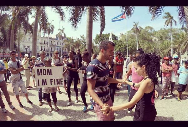 Nhảy salsa trên đường phố Havana, Cuba. Nhảy salsa trên đường phố Havana, Cuba.