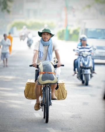 Anh từng thực hiện hành trình xuyên Việt năm 2013 và chuyến đi từ Việt Nam đến Campuchia dịp Tết năm 2015. Ảnh: NVCC