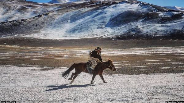 Ngựa là một phần không thể thiếu trong nền văn hóa du mục Kazakh. Đua ngựa cũng là môn thể thao ưa thích của họ trong các lễ hội thi.