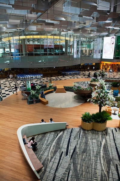 Hơn 70 hãng hàng không hoạt động các chuyến bay đến và đi từ Changi, bao gồm các hãng hàng không được thành lập lâu đời như Air France, Air New Zealand, Delta, Emirates và KLM, cũng như các hãng hàng không ít người hơn như Druk, Scoot, Firefly và Air Niugini (có trụ sở tại Papua New Guineai) - Ảnh: Telegraph Hơn 70 hãng hàng không hoạt động các chuyến bay đến và đi từ Changi, bao gồm các hãng hàng không được thành lập lâu đời như Air France, Air New Zealand, Delta, Emirates và KLM, cũng như các hãng hàng không ít người hơn như Druk, Scoot, Firefly và Air Niugini (có trụ sở tại Papua New Guineai) - Ảnh: Telegraph