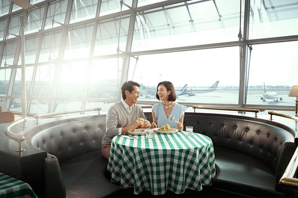 Hãy xem sân bay Changi, Singapore làm bạn vui vẻ như thế nào - Ảnh: Telegrap Hãy xem sân bay Changi, Singapore làm bạn vui vẻ như thế nào - Ảnh: Telegrap