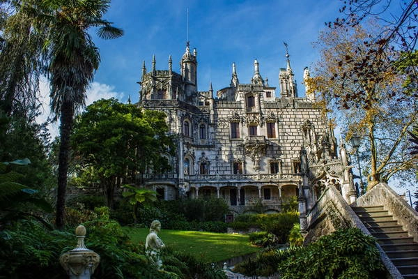 Lâu đài Quinta da Regaleira, một nơi phải đến ở Sintra