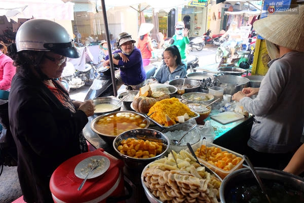 Quầy chè của chị Có. Quầy chè của chị Có.