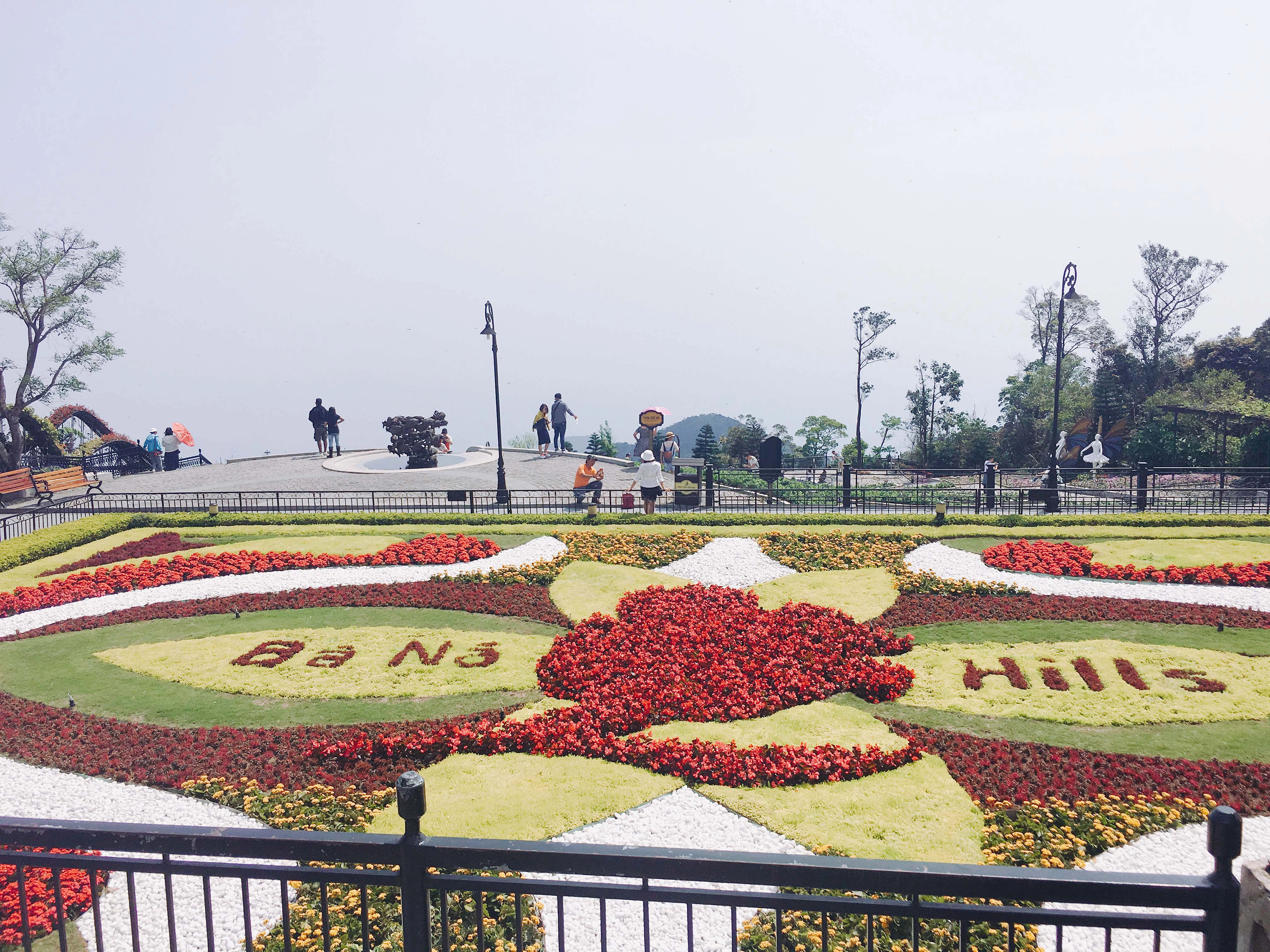Hàng ngàn loài hoa được sắp xếp đẹp mắt Hàng ngàn loài hoa được sắp xếp đẹp mắt