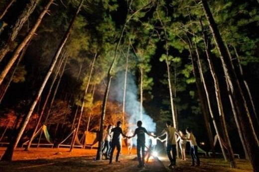 Bạn có thể thuê lều, đốt lửa trại qua đêm tại Ba Vì để trải nghiệm những cảm giác mới mẻ và trong lành tại đây. (Ảnh: Internet) Bạn có thể thuê lều, đốt lửa trại qua đêm tại Ba Vì để trải nghiệm những cảm giác mới mẻ và trong lành tại đây. (Ảnh: Internet)