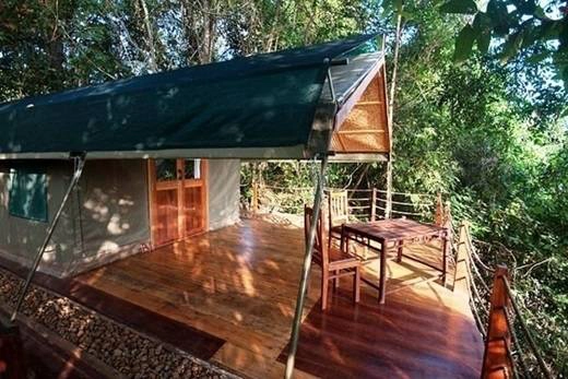 Đặc điểm chung của những phòng nghỉ ở đây là đều có thiết kế đơn giản bằng gỗ, tre, nứa, mang đến cảm giác sống cùng thiên nhiên rõ rệt cho khách tham quan. (Nguồn: Internet) Đặc điểm chung của những phòng nghỉ ở đây là đều có thiết kế đơn giản bằng gỗ, tre, nứa, mang đến cảm giác sống cùng thiên nhiên rõ rệt cho khách tham quan. (Nguồn: Internet)