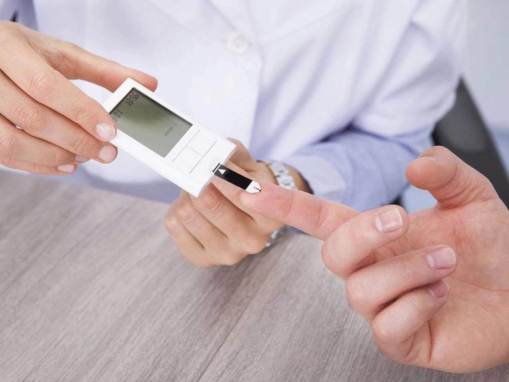 Đo chỉ số Glucose trong máu để xác định xem mình có mắc bệnh tiểu đường không