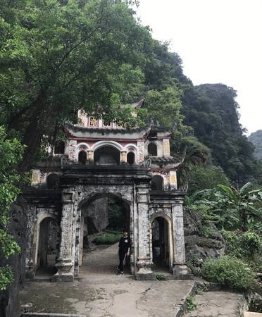 Cổng vào chùa Bích Động. Cổng vào chùa Bích Động.