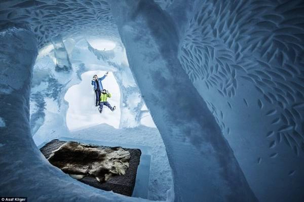 Một trong những thiết kế phòng ngủ hang động độc đáo bằng băng tuyết của The Ice Hotel - Ảnh: Daily Mail Một trong những thiết kế phòng ngủ hang động độc đáo bằng băng tuyết của The Ice Hotel - Ảnh: Daily Mail
