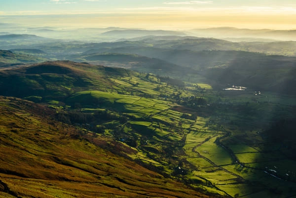 Làn sương sớm huyền ảo ở Lake District (quận Hồ). Ảnh: Jon Sparks Làn sương sớm huyền ảo ở Lake District (quận Hồ). Ảnh: Jon Sparks