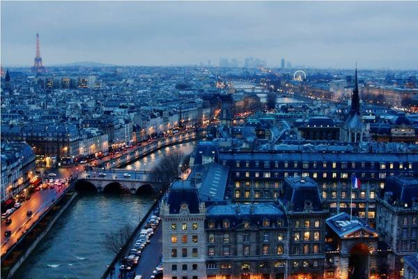 Khung cảnh hoàng hôn khi Paris vào thu. Ảnh: Kaamna Patel Khung cảnh hoàng hôn khi Paris vào thu. Ảnh: Kaamna Patel