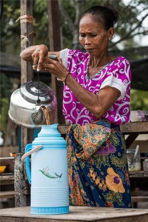 Cuộc sống của người Bajau dường như gắn liền với ngôi làng mà họ đã sinh ra. Ảnh: Réhahn Croquevielle Cuộc sống của người Bajau dường như gắn liền với ngôi làng mà họ đã sinh ra. Ảnh: Réhahn Croquevielle