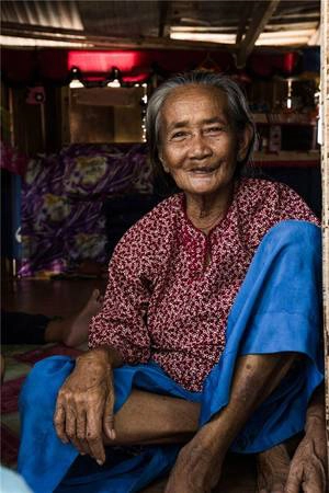 Thay vì hướng đến tương lai, tộc người Bajau chỉ sống cho hiện tại. Ảnh: Réhahn Croquevielle Thay vì hướng đến tương lai, tộc người Bajau chỉ sống cho hiện tại. Ảnh: Réhahn Croquevielle