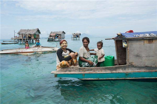 Nhiếp ảnh gia Réhahn cảm thấy rất hào hứng vì đã gặp được tộc người Bajau cũng như tìm hiểu về nơi họ đang sinh sống. Ảnh: Réhahn Croquevielle Nhiếp ảnh gia Réhahn cảm thấy rất hào hứng vì đã gặp được tộc người Bajau cũng như tìm hiểu về nơi họ đang sinh sống. Ảnh: Réhahn Croquevielle