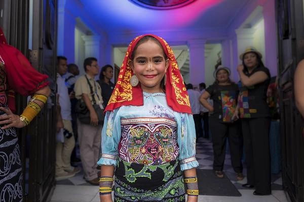 Một bé gái xinh xắn người Kuna Yala – một bộ tộc sinh sống ở quần đảo San Blas. Ảnh: Nori Jemil