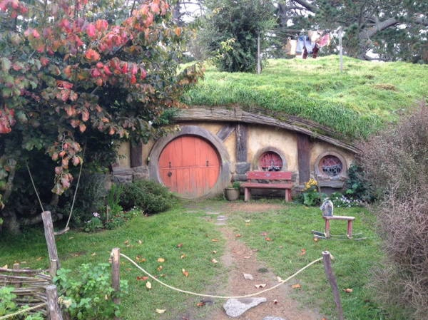 Lối vào một ngôi nhà Hobbit - Ảnh: M.G.