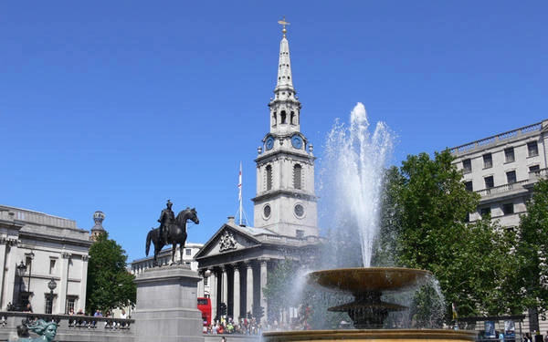 Phía bắc của quảng trường Trafalgar là nhà thờ St. Martin in the Fields, công trình cổ nhất trong quần thể Trafalgar. Ảnh: Wikimedia. Phía bắc của quảng trường Trafalgar là nhà thờ St. Martin in the Fields, công trình cổ nhất trong quần thể Trafalgar. Ảnh: Wikimedia.