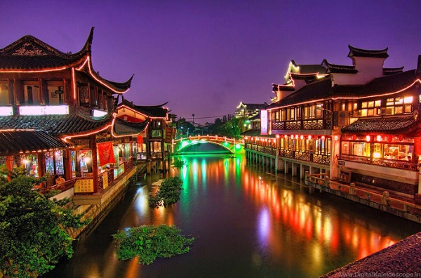 Nằm cách nội đô Thượng Hải chỉ độ 10 dặm là một điểm đến lý thú vào mỗi dịp cuối tuần của người Trung Quốc. Nhà cửa cũng như đền chùa tại Thất Bảo đã được xây dựng vào đầu thập niên năm 900. Nằm cách nội đô Thượng Hải chỉ độ 10 dặm là một điểm đến lý thú vào mỗi dịp cuối tuần của người Trung Quốc. Nhà cửa cũng như đền chùa tại Thất Bảo đã được xây dựng vào đầu thập niên năm 900.