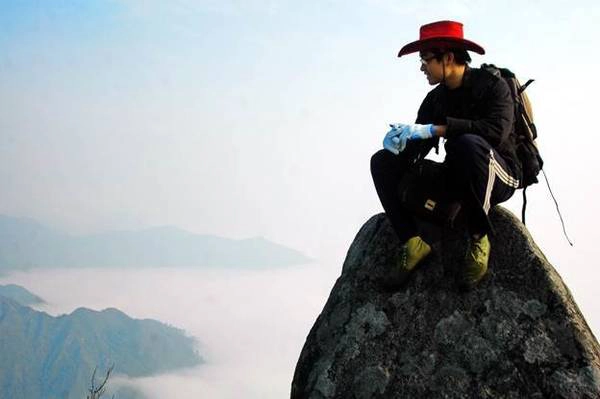 Đặt chân lên núi Tà Xùa, bạn có thể ngắm nhìn được hết sự hùng vĩ của thiên nhiên và đất trời - Ảnh: Nhóm F1k+