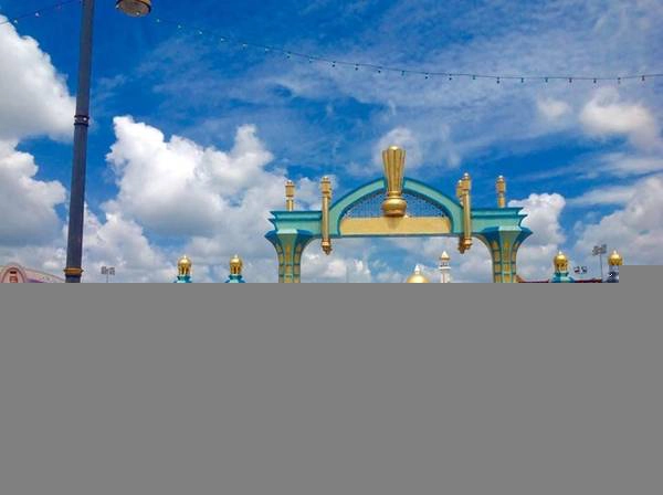 Brunei được biết đến là một vương quốc giàu có, thịnh vượng và bình an. Đây cũng là quốc gia thứ năm trong chuỗi hành trình khám phá văn hóa các quốc gia Đông Nam Á của tôi. Brunei được biết đến là một vương quốc giàu có, thịnh vượng và bình an. Đây cũng là quốc gia thứ năm trong chuỗi hành trình khám phá văn hóa các quốc gia Đông Nam Á của tôi.