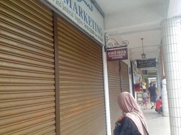 Đường phố ở Brunei khá yên bình, vắng vẻ. Tôi đã rất vui mừng khi gặp một quán phở của người Việt ở đây. Đường phố ở Brunei khá yên bình, vắng vẻ. Tôi đã rất vui mừng khi gặp một quán phở của người Việt ở đây.