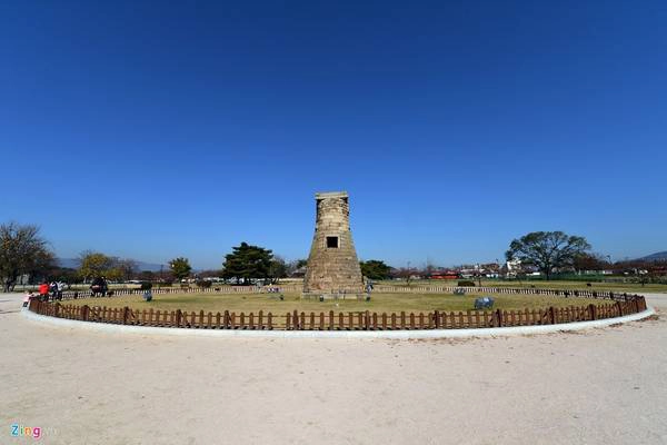 Đài thiên văn Cheomseongdae lâu đời nhất châu Á tại tỉnh Gyeongju (Hàn Quốc) là một trong những điểm đến thú vị ở xứ kim chi. Đài thiên văn Cheomseongdae lâu đời nhất châu Á tại tỉnh Gyeongju (Hàn Quốc) là một trong những điểm đến thú vị ở xứ kim chi.