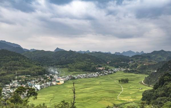 Đồn Cao – Nơi có thể ngắm nhìn cả thị trấn nhỏ Đồng Văn và khởi động trước khi đi Cực Bắc. Ảnh: Thành Trần Minh
