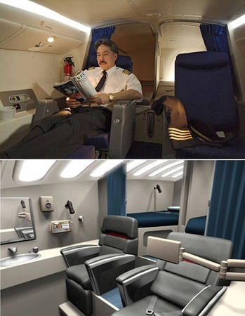 Trên chiếc Boeing 777, các phi công còn có khu vực nghỉ ngơi riêng biệt, với 2 giường, hai ghế như ghế hạng thương gia, có phòng tắm, bồn rửa mặt riêng. Trên chiếc Boeing 777, các phi công còn có khu vực nghỉ ngơi riêng biệt, với 2 giường, hai ghế như ghế hạng thương gia, có phòng tắm, bồn rửa mặt riêng.