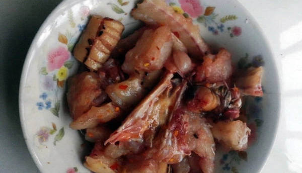 Xương, đầu lạch nấu canh chua - Ảnh: T.LY Xương, đầu lạch nấu canh chua - Ảnh: T.LY